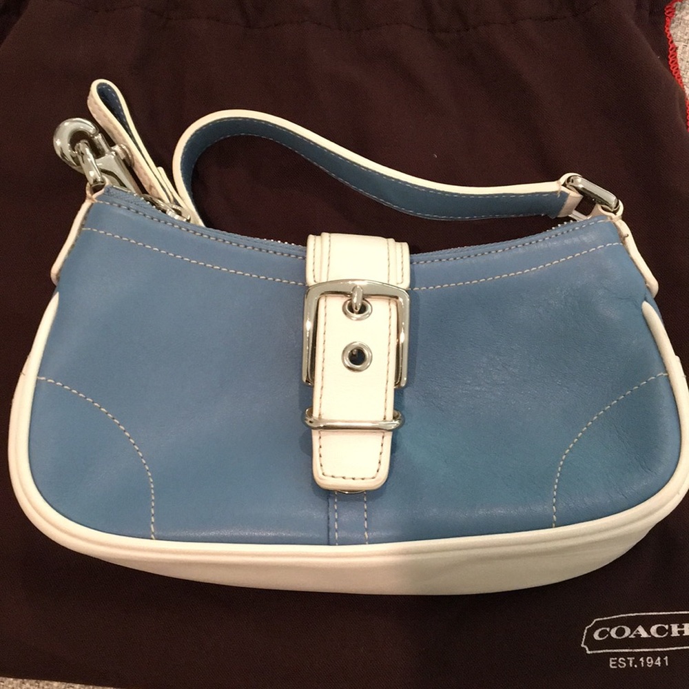 Like new! Coach small bag w handle